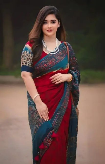 আনকোরা বেনারসি – ডিজিটাল প্রিন্ট শাড়ি সাথে সেম প্যাটার্নের ব্লাউজ পিস
